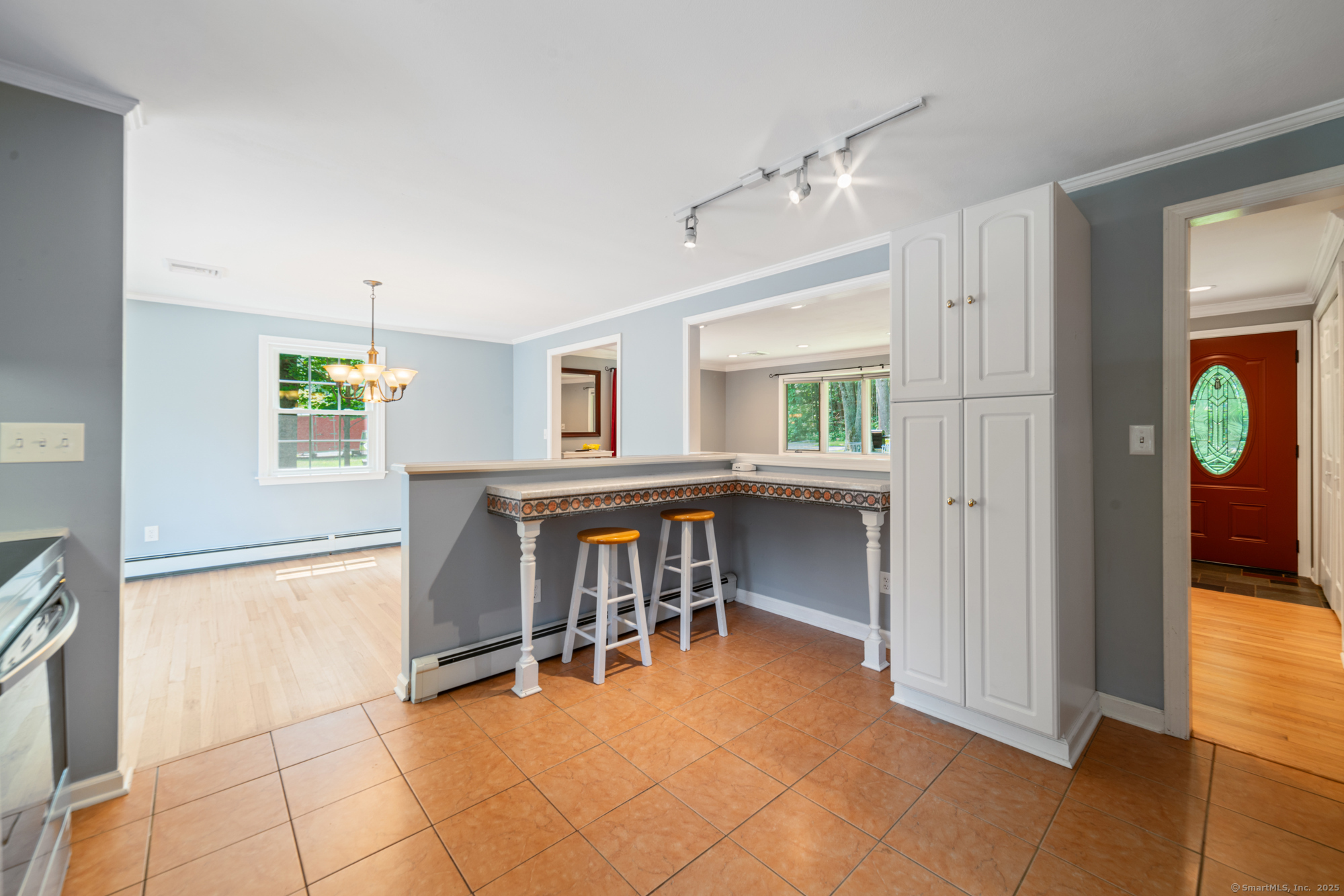 Clinton, Connecticut 06413, United States, 3 Bedrooms Bedrooms, ,3 BathroomsBathrooms,Residential,Pending,185631