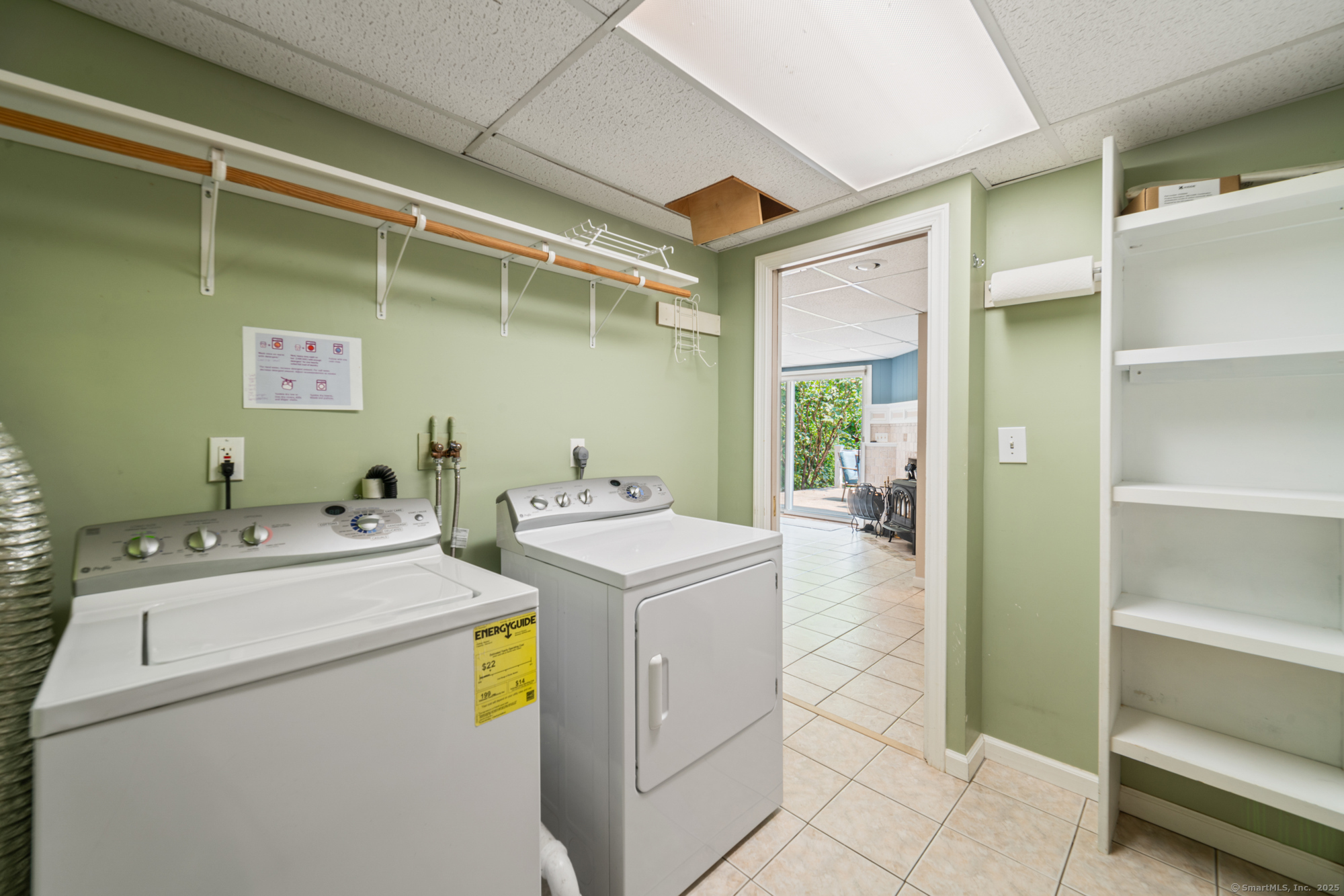 Clinton, Connecticut 06413, United States, 3 Bedrooms Bedrooms, ,3 BathroomsBathrooms,Residential,Pending,185631