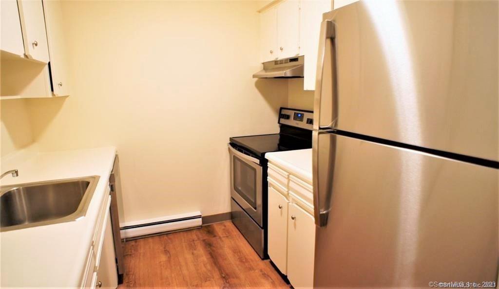 Ferris Avenue 6, Norwalk, Connecticut - 2 Bedrooms  
1 Bathrooms  
4 Rooms - 