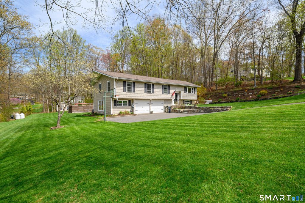 Photo of 18 Fleetwood Drive, New Fairfield, CT 06812 (MLS # 24170195)