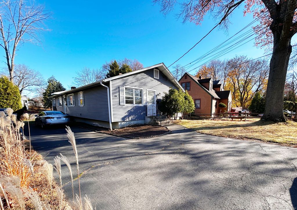 Photo of 231 York Road, Fairfield, CT 06825 (MLS # 24104130)