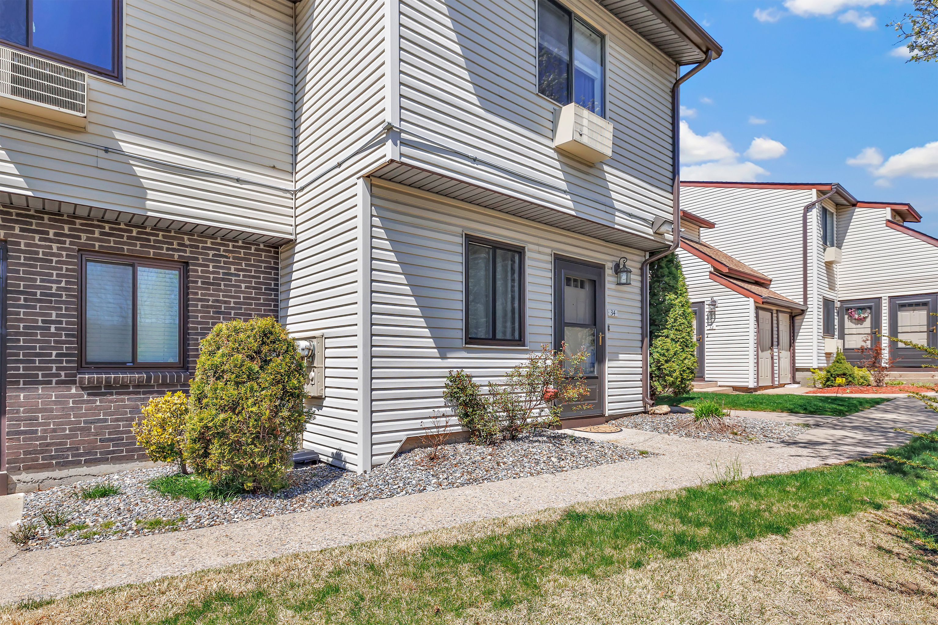 Property for Sale at Santangelo Terrace 34, Derby, Connecticut - Bedrooms: 2 
Bathrooms: 1 
Rooms: 4  - $205,000