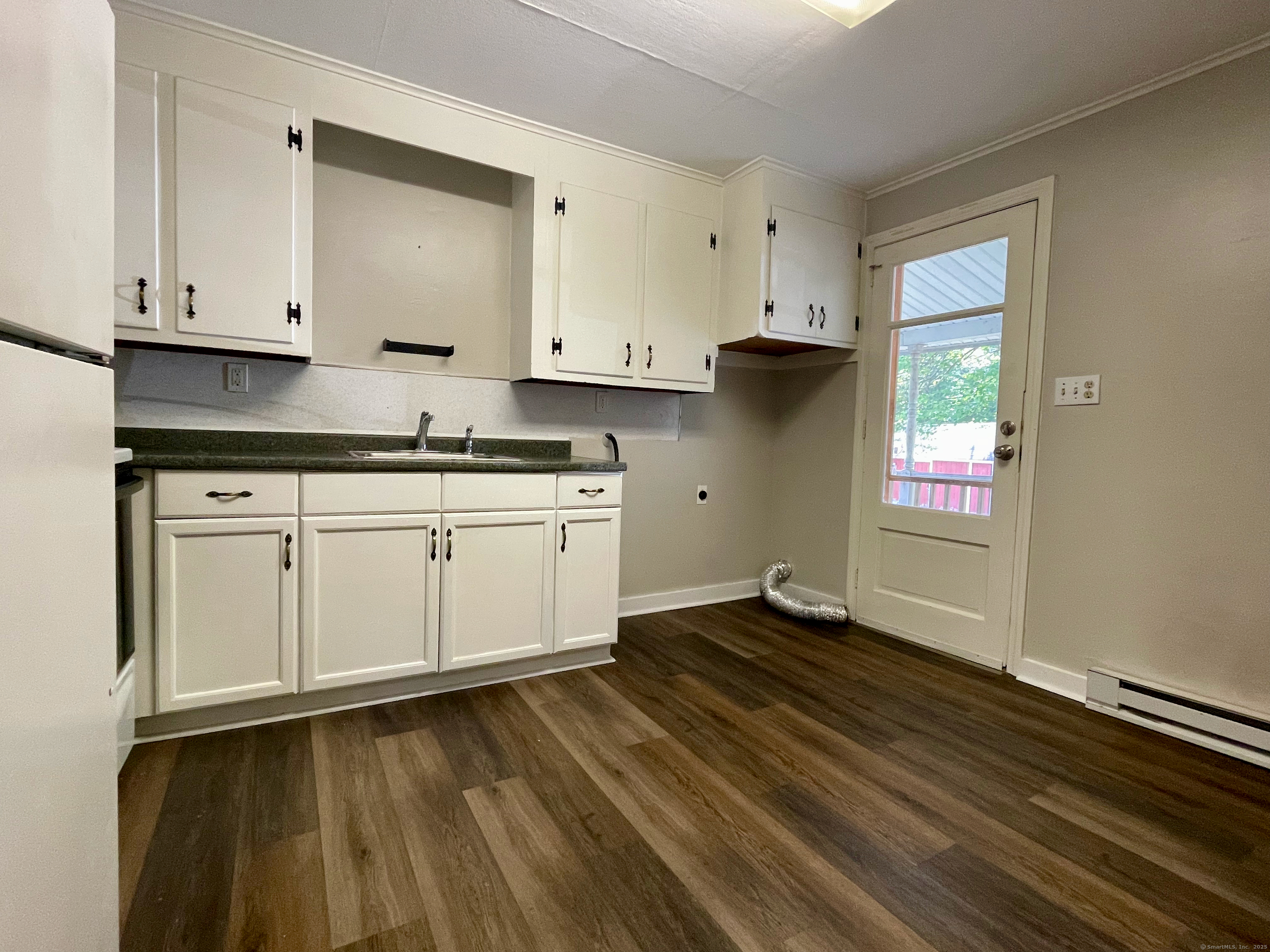 Canton, Connecticut 06019, United States, 2 Bedrooms Bedrooms, ,1 BathroomBathrooms,Residential,Active,164286