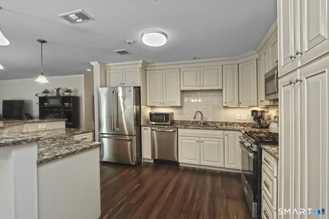 Tiny photo for 127 Harbour Close #127, New Haven, CT 06405 (MLS # 24201323)