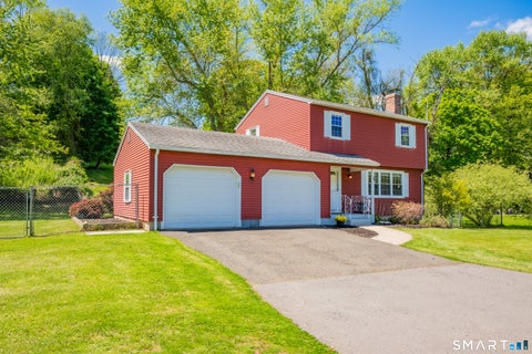 Homes For Sale - 45 Willow Bee Lane<br/> Middlesex County, Middletown, CT 06457
