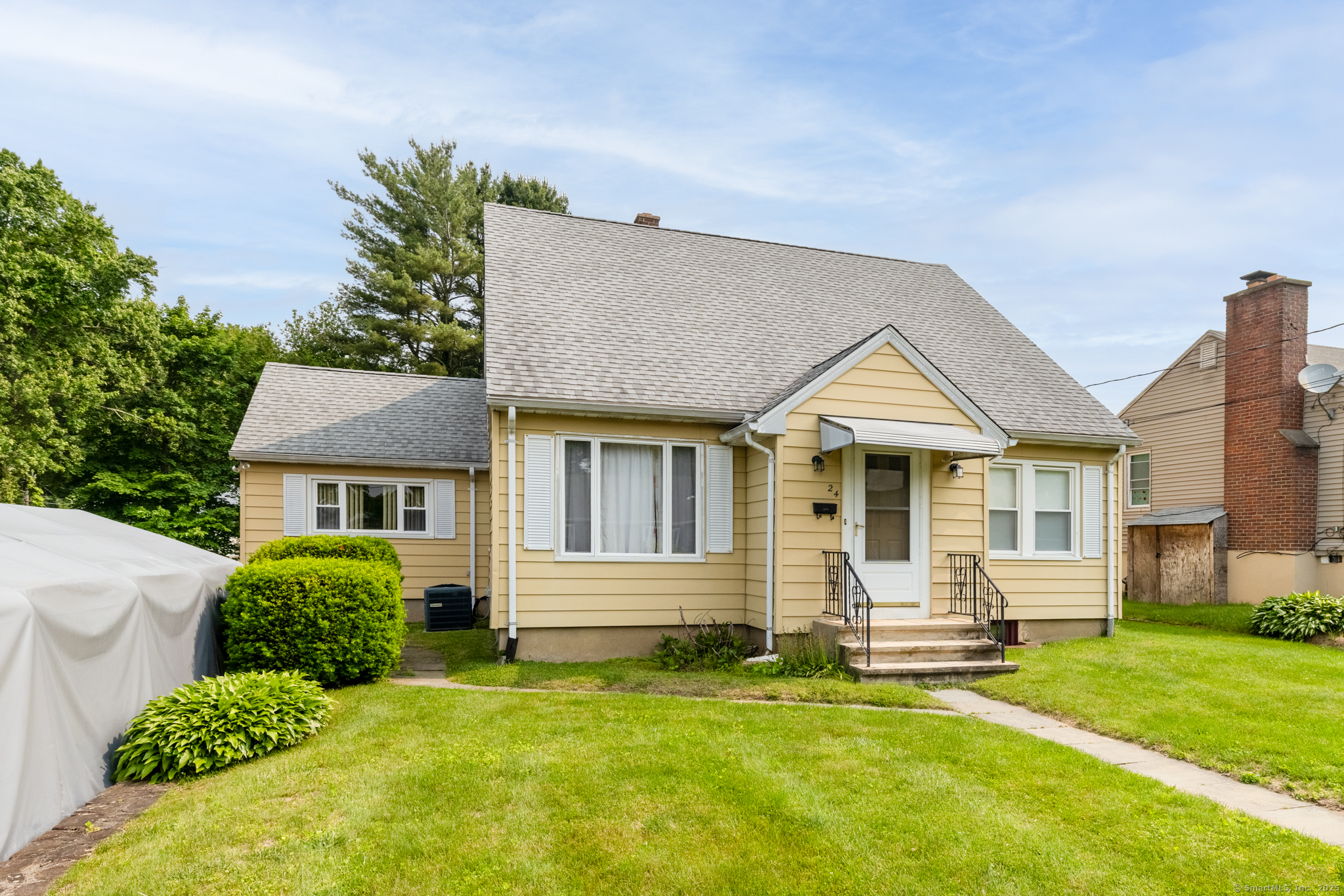 Property for Sale at Goff Street, Waterbury, Connecticut - Bedrooms: 4 
Bathrooms: 3 
Rooms: 9  - $379,000