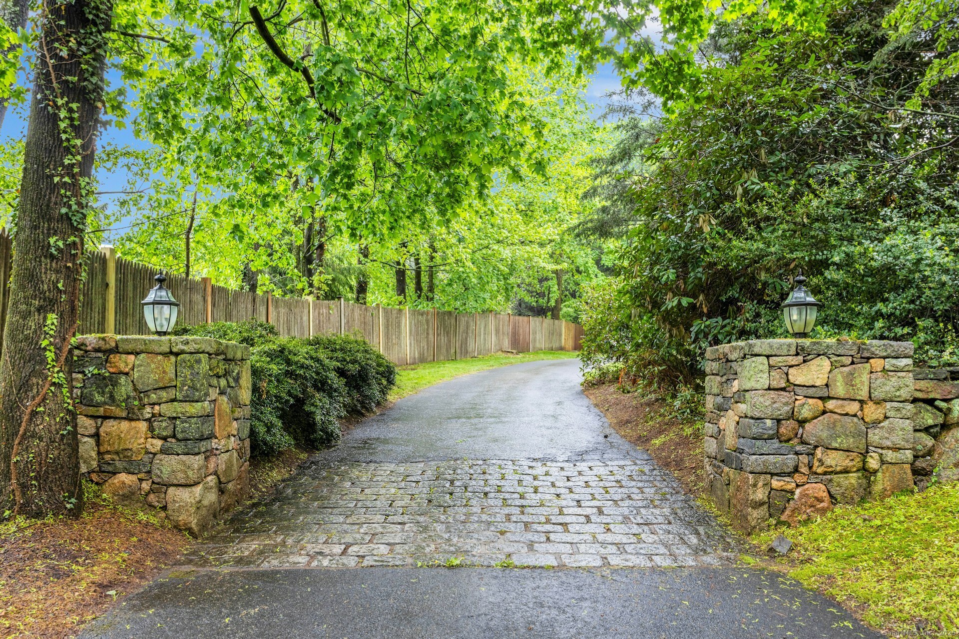 177 Old Kings Highway North