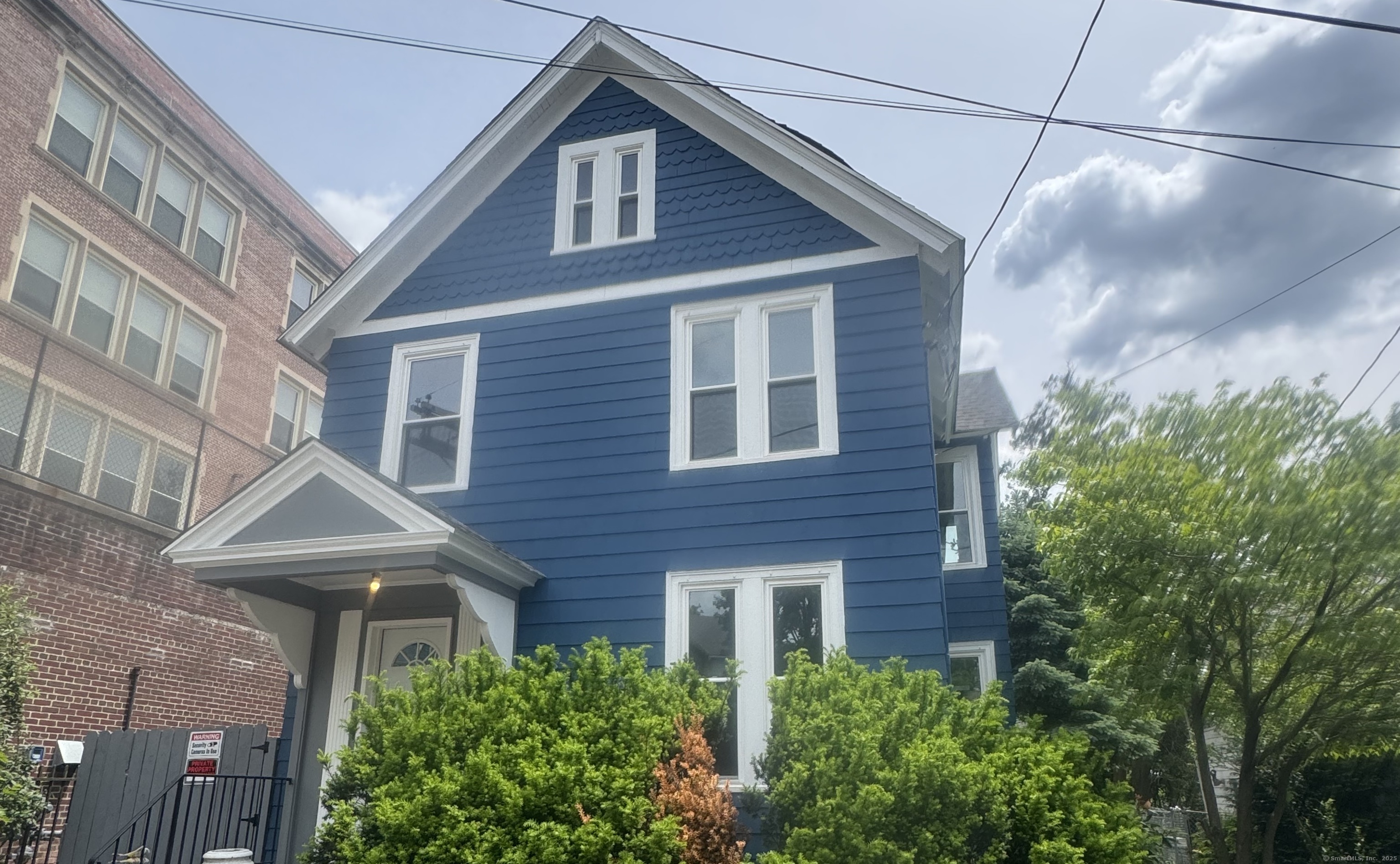Pine Street, Waterbury, Connecticut - 4 Bedrooms  
1 Bathrooms  
8 Rooms - 