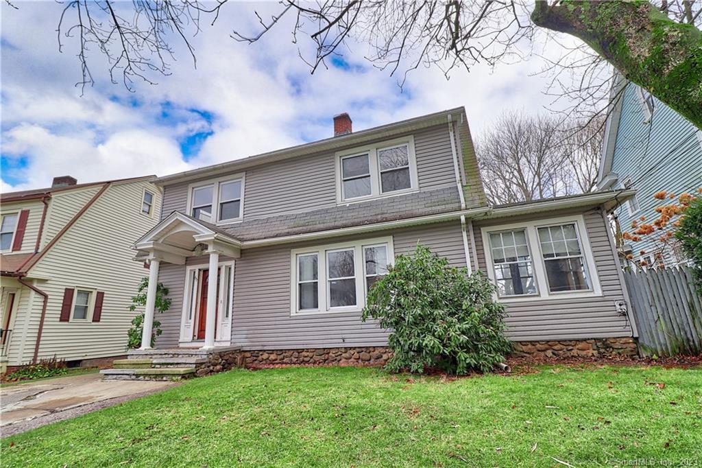 Clifton Avenue, Waterbury, Connecticut - 5 Bedrooms  
2 Bathrooms  
8 Rooms - 