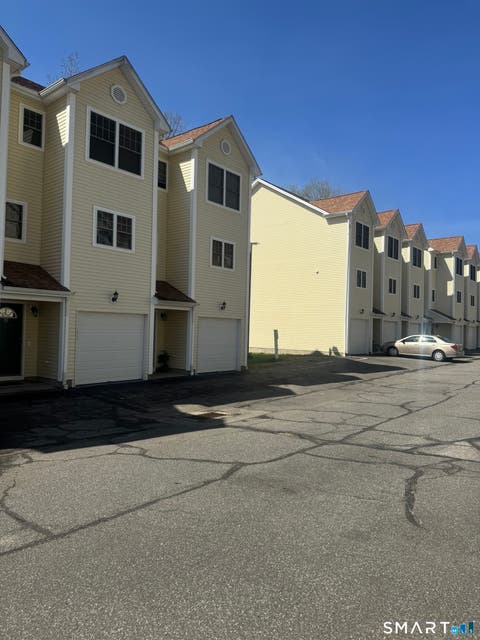 Condo For Sale - 527 W Thames Street #30<br/> Norwich, CT 06360