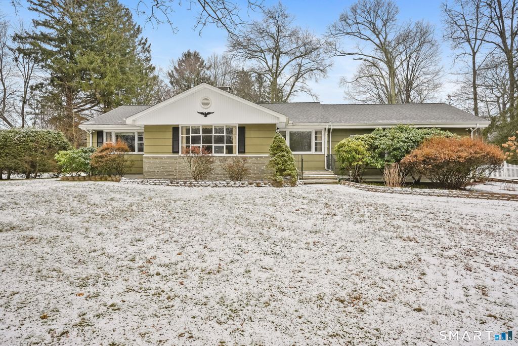 Photo of 4487 Madison Avenue, Trumbull, CT 06611 (MLS # 24145303)