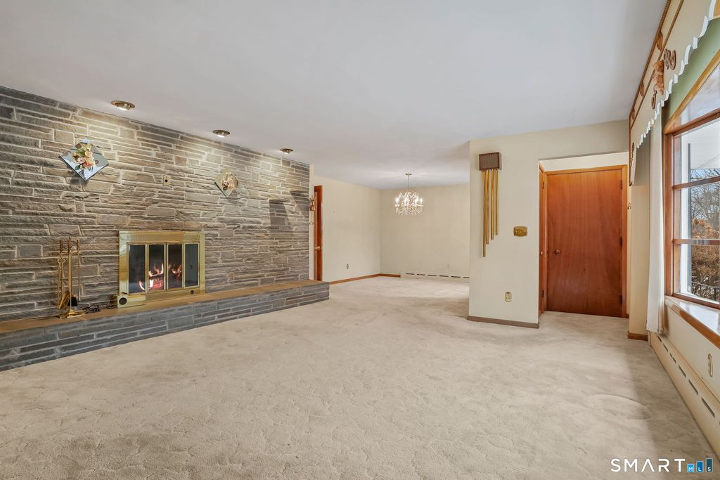 Photo of 4487 Madison Avenue, Trumbull, CT 06611 (MLS # 24145303)