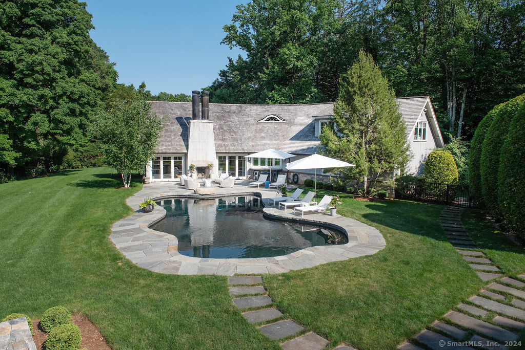 474 Brookside Road, New Canaan, Connecticut - 5 Bedrooms  
4 Bathrooms  
11 Rooms - 