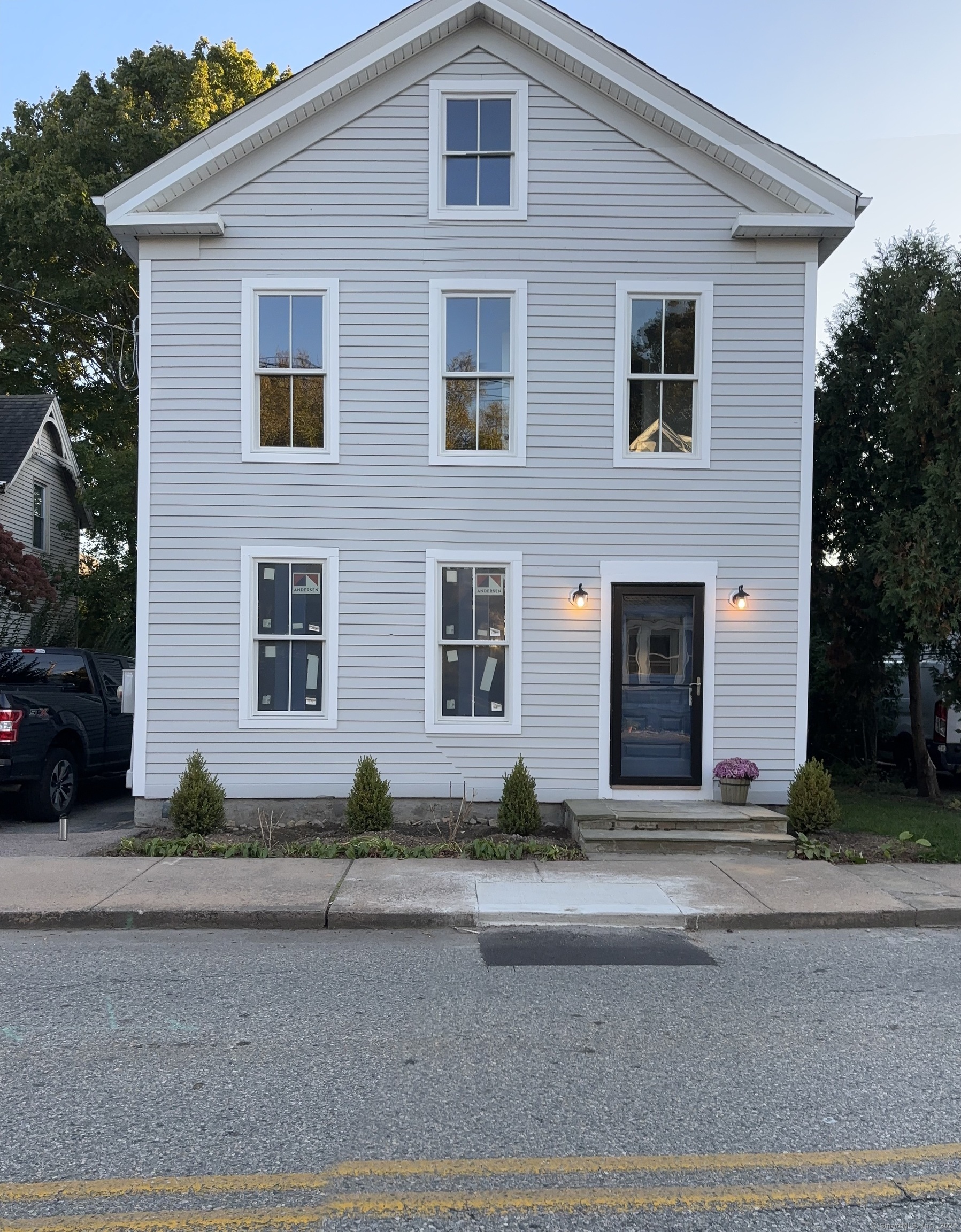 47 Trumbull Avenue, Stonington, Connecticut - 2 Bedrooms  
1 Bathrooms  
6 Rooms - 