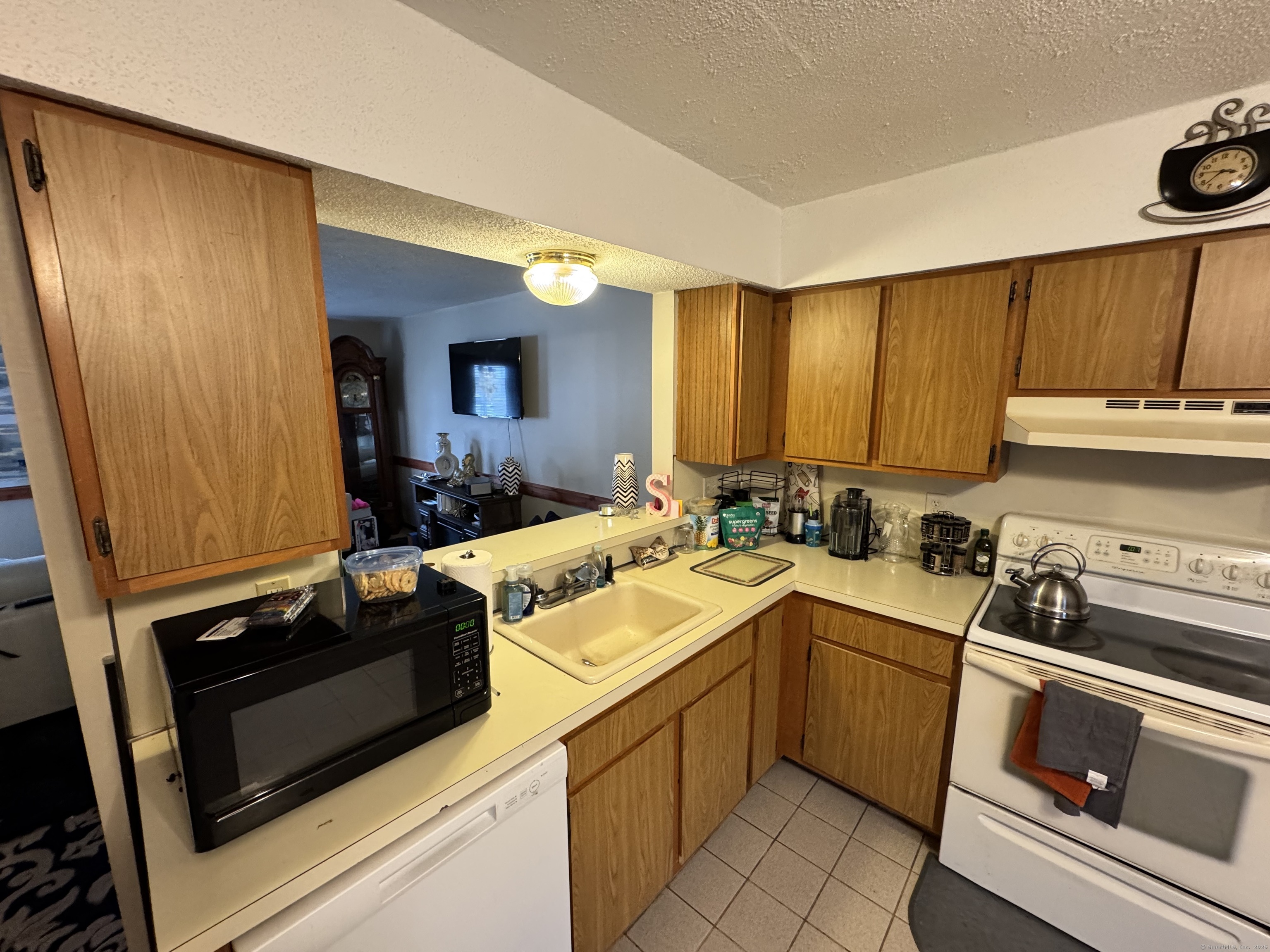 975 Meriden Road #APT 109, Waterbury, Connecticut image 6