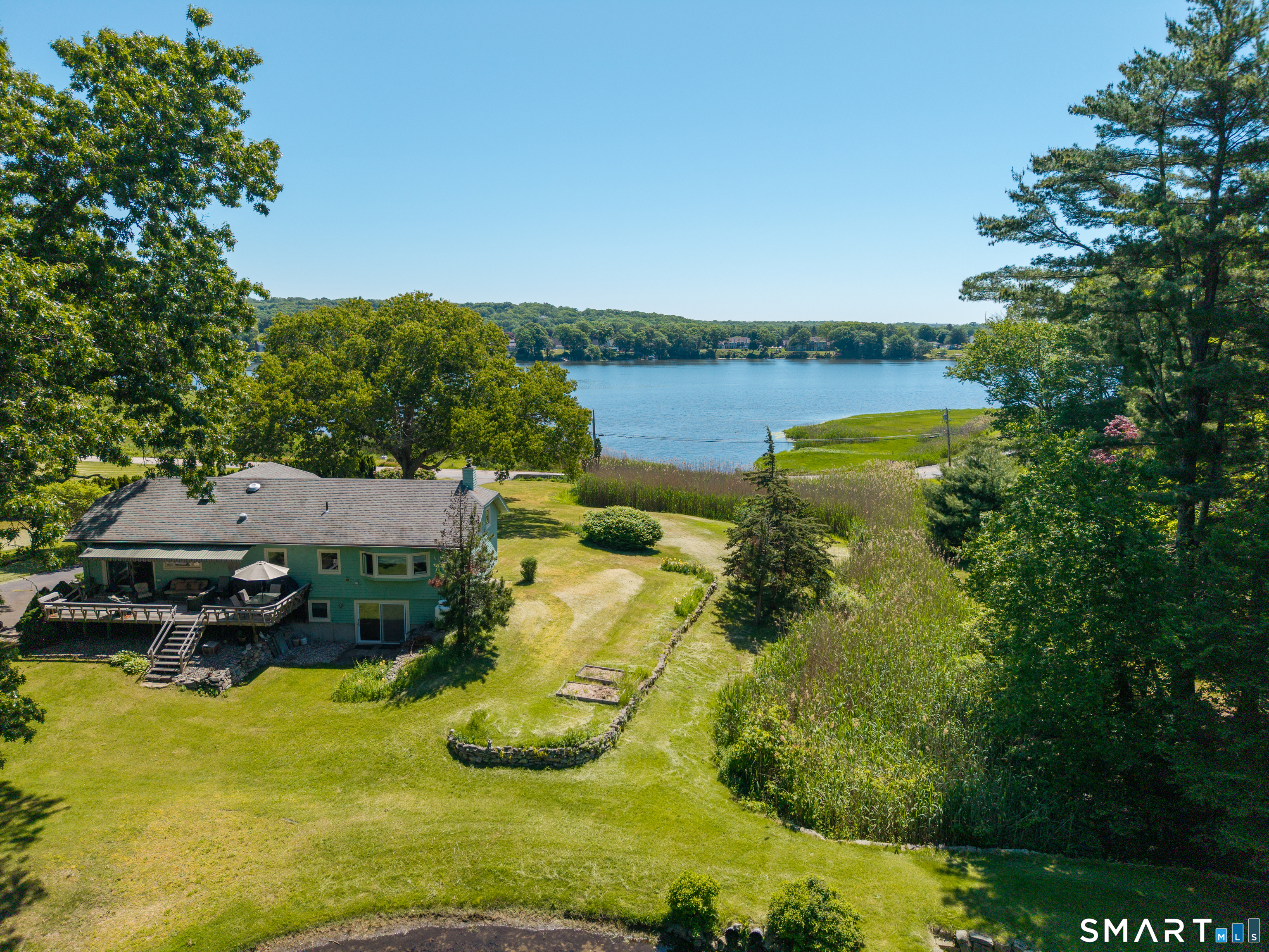 901 River Road