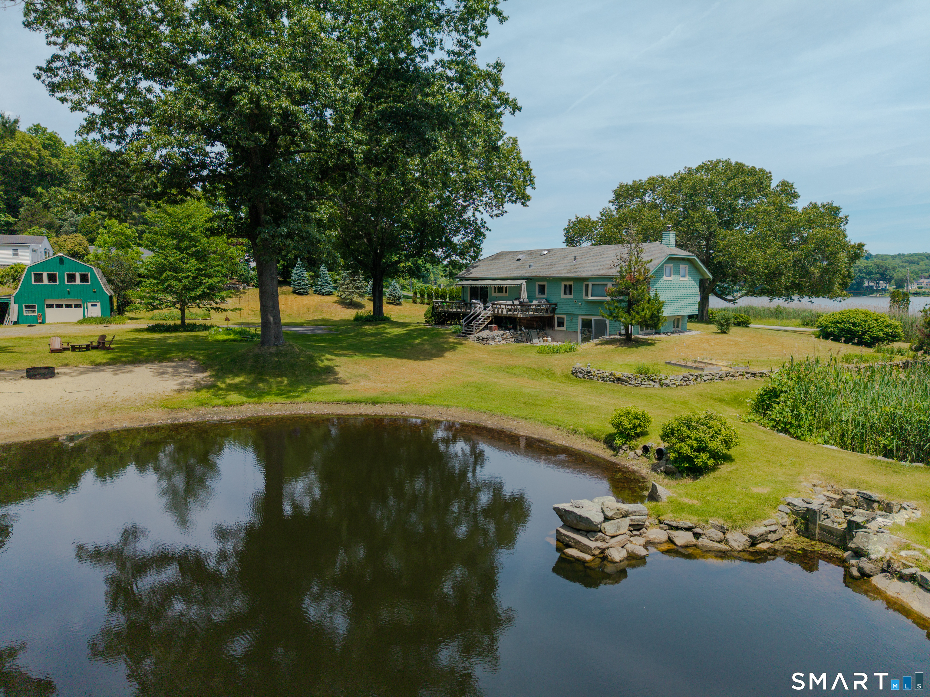 901 River Road