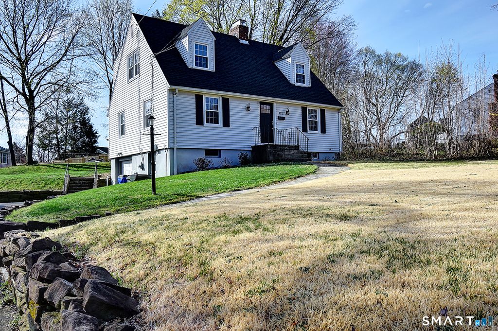 Photo of 492 Maple Street, Wethersfield, CT 06109 (MLS # 24167512)