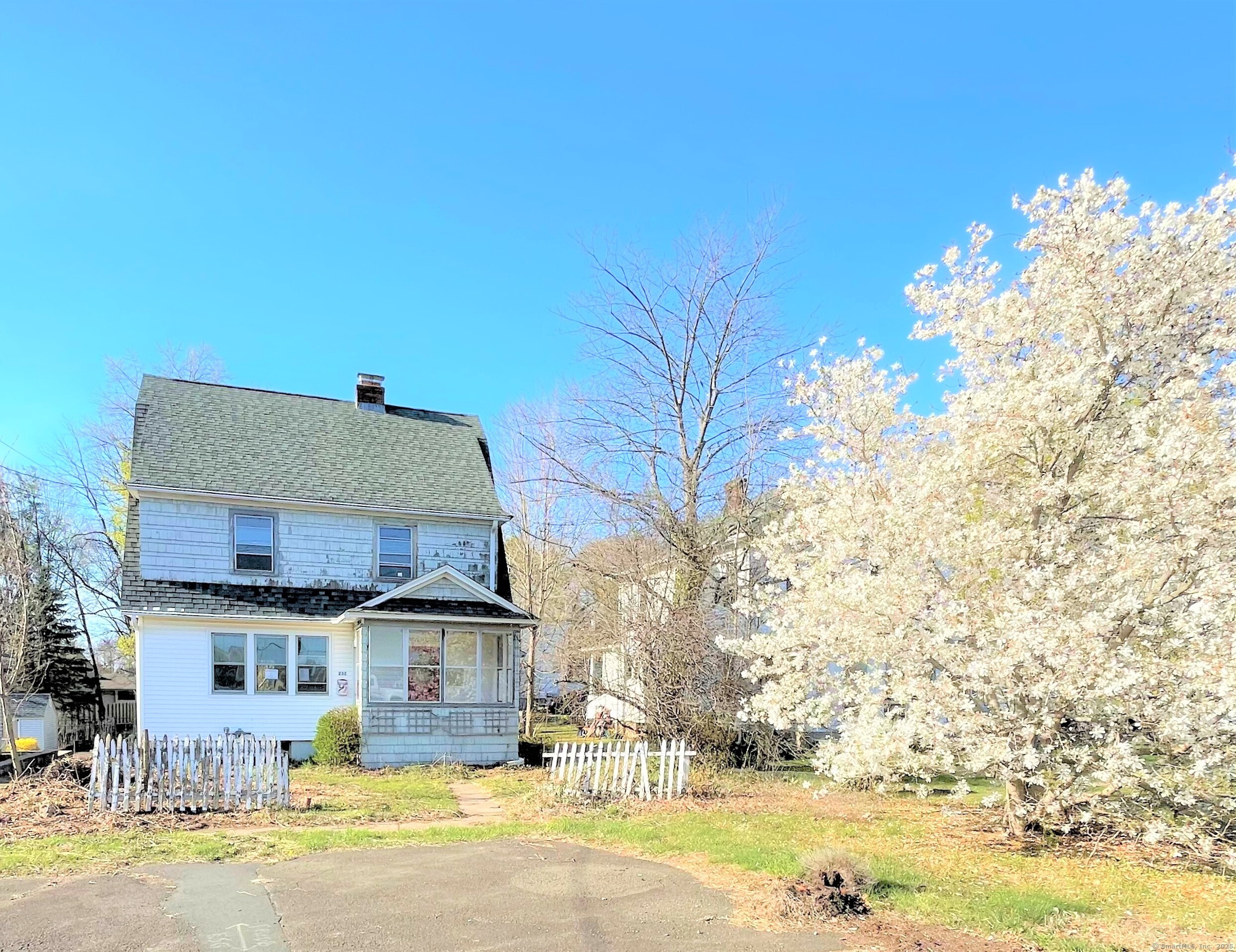 Cross Street, Middletown, Connecticut - 3 Bedrooms  
1 Bathrooms  
6 Rooms - 
