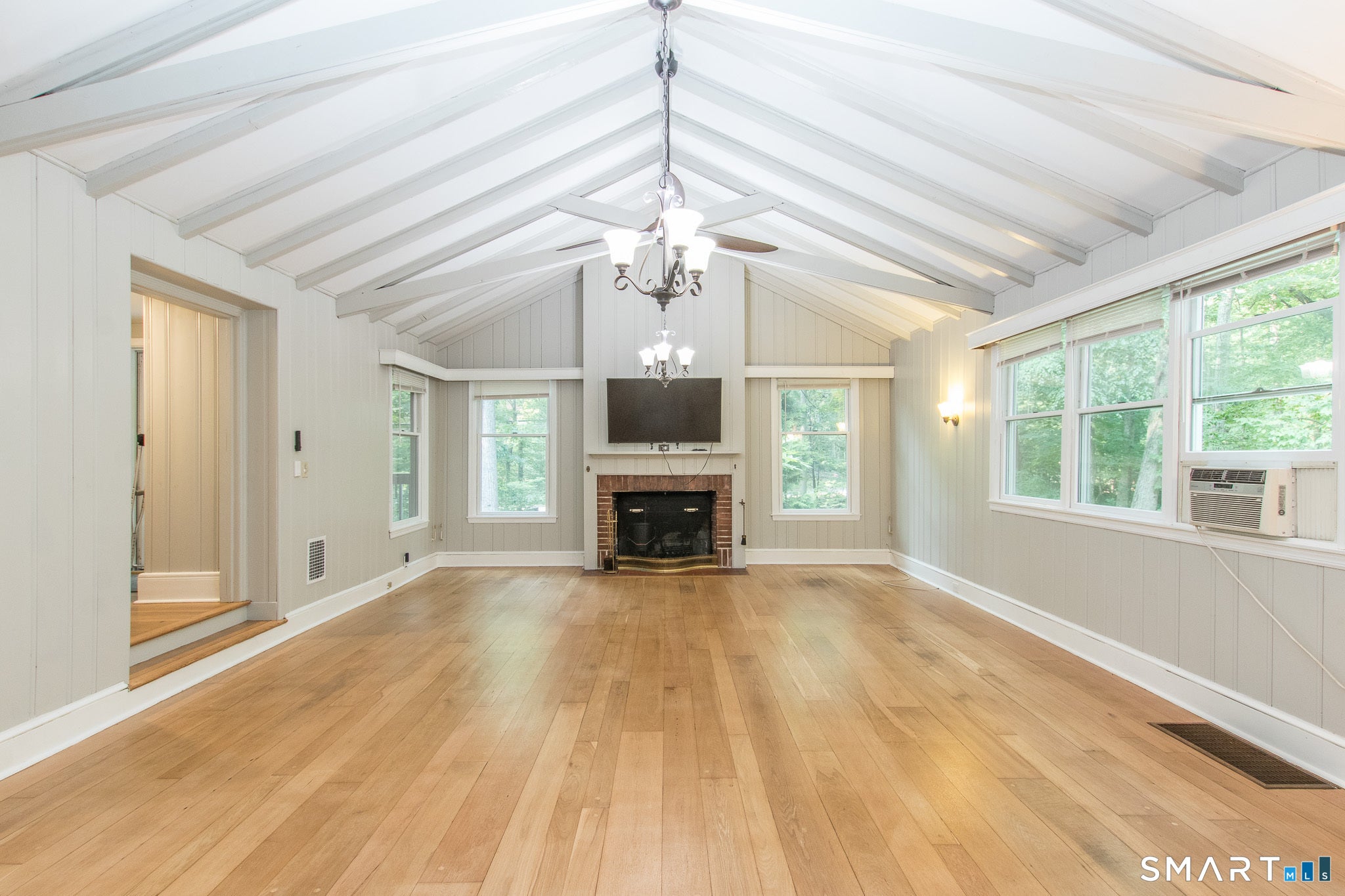 211 New Canaan Road