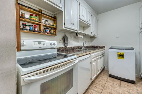 Tiny photo for 20 Thompson Road #APT A, Manchester, CT 06040 (MLS # 24136774)