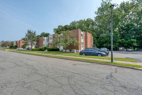 Tiny photo for 20 Thompson Road #APT A, Manchester, CT 06040 (MLS # 24136774)