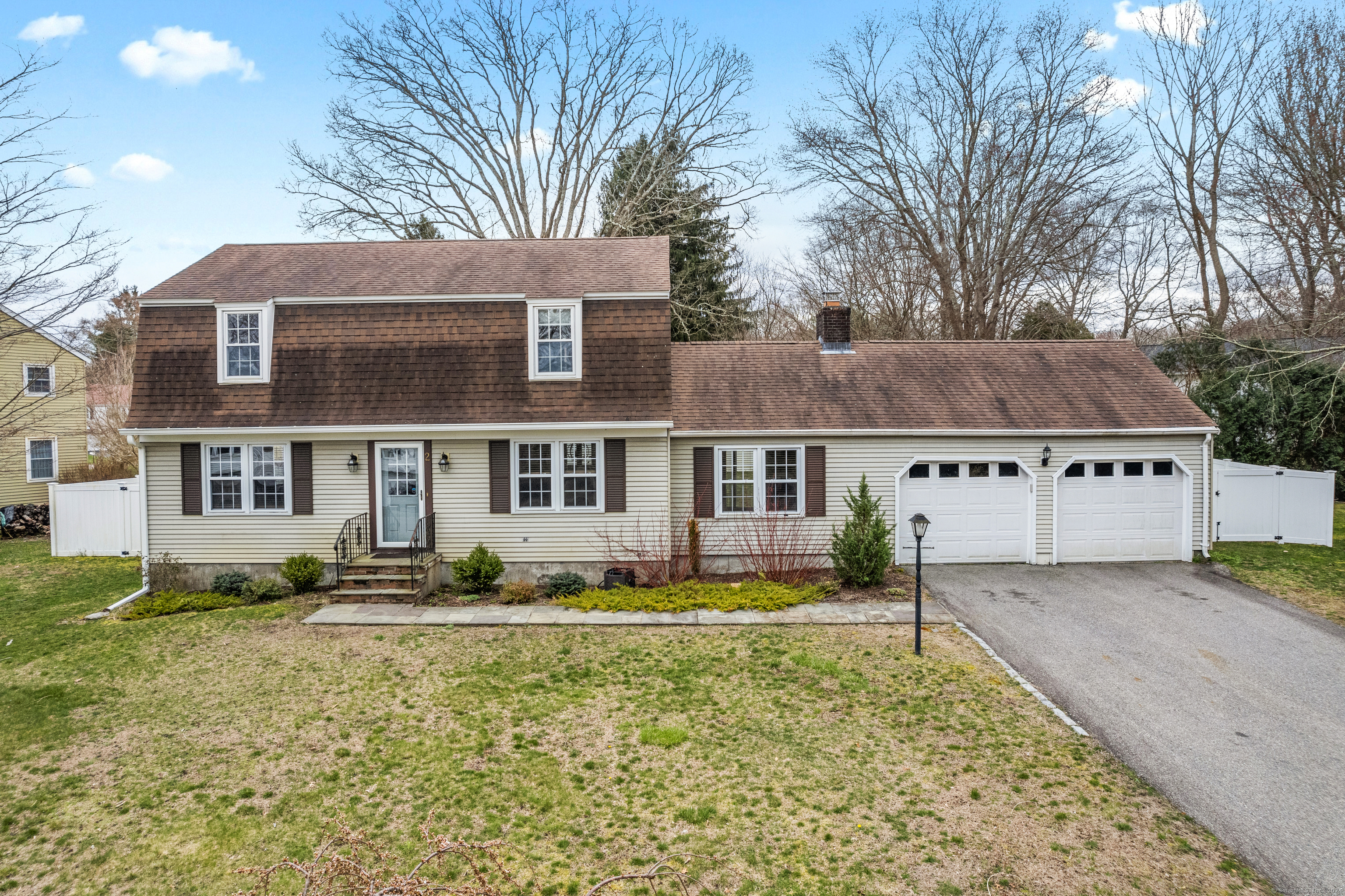 2 Cross Drive, Waterford, Connecticut - 3 Bedrooms  
3 Bathrooms  
8 Rooms - 