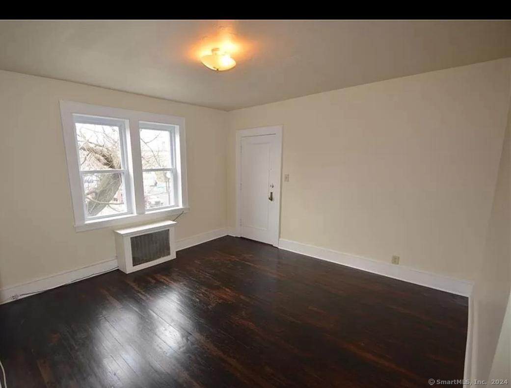Rental Property at 74 Circular Avenue 2B, Bridgeport, Connecticut - Bedrooms: 1 
Bathrooms: 1 
Rooms: 4  - $1,750 MO.