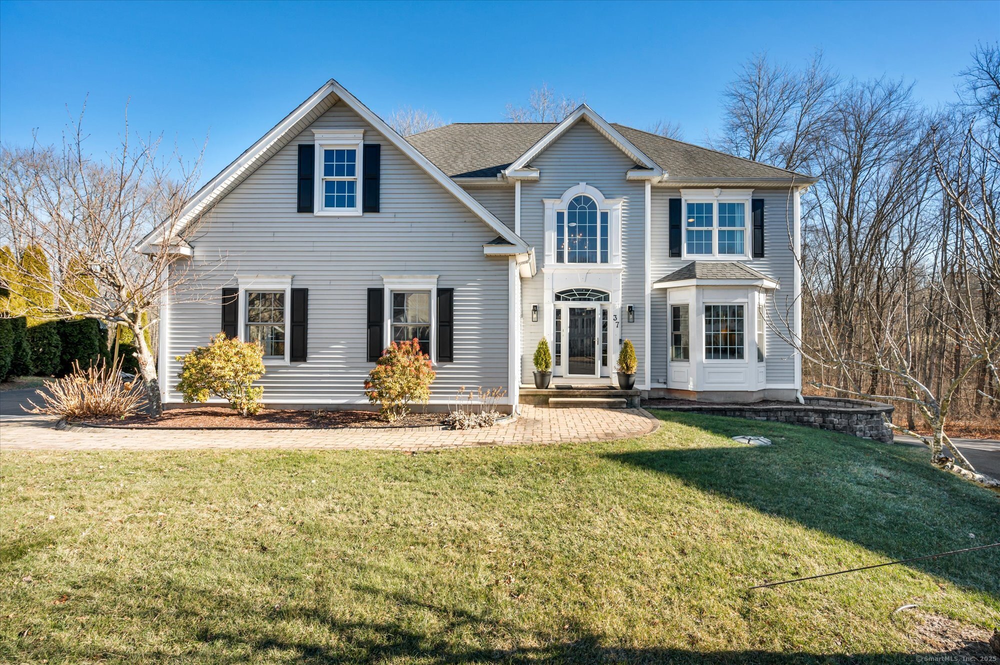 Sovereign Ridge, Cromwell, Connecticut - 4 Bedrooms  
4 Bathrooms  
8 Rooms - 