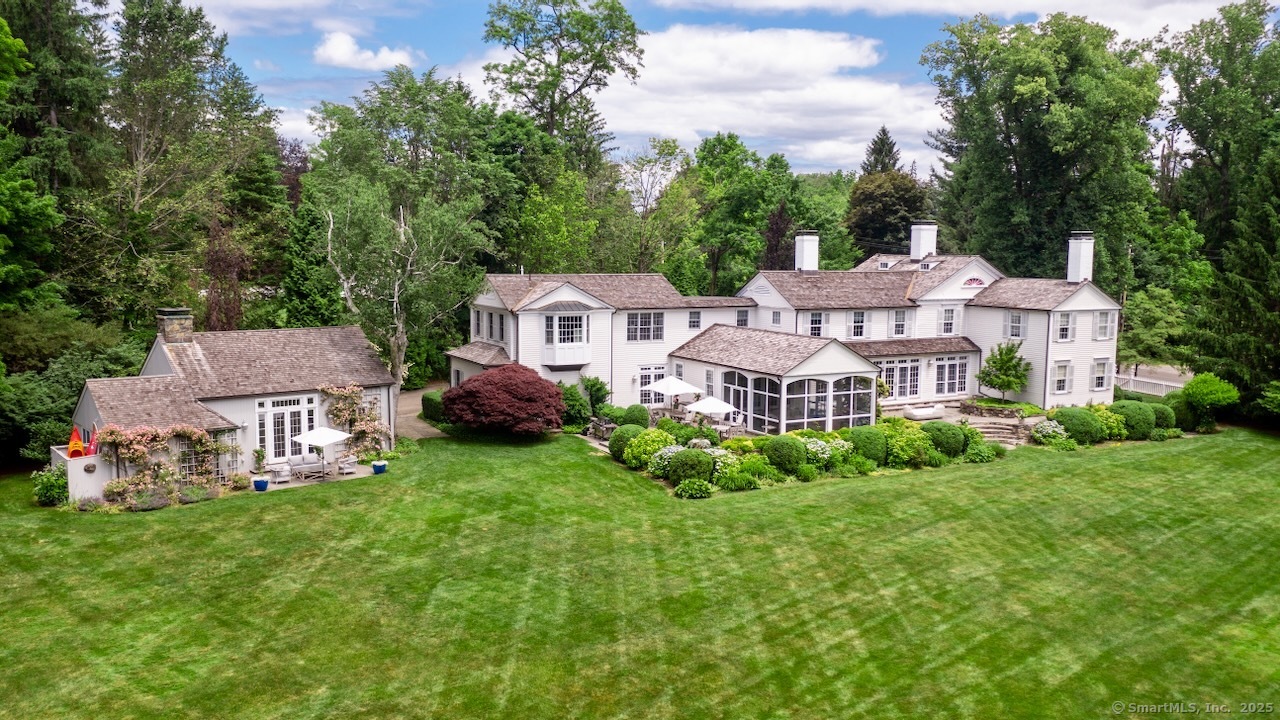 3113 Bronson Road, Fairfield, Connecticut - 5 Bedrooms  
4.5 Bathrooms  
15 Rooms - 