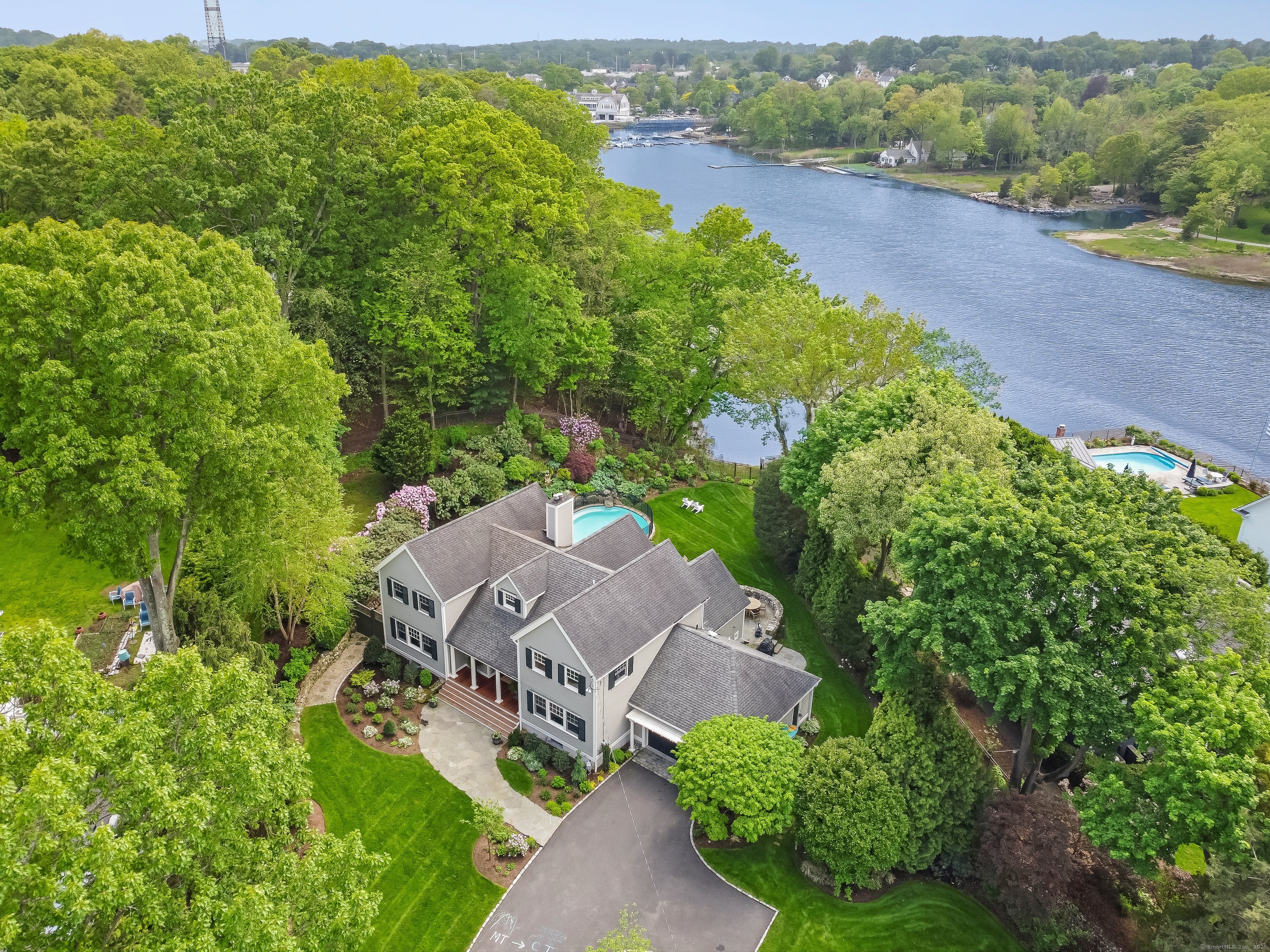 Oak Ridge Park, Westport, Connecticut - 5 Bedrooms  
4 Bathrooms  
10 Rooms - 