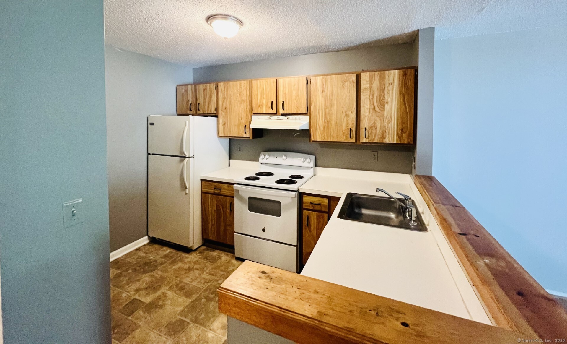 Broadbridge Avenue 207, Stratford, Connecticut - 1 Bedrooms  
1 Bathrooms  
3 Rooms - 
