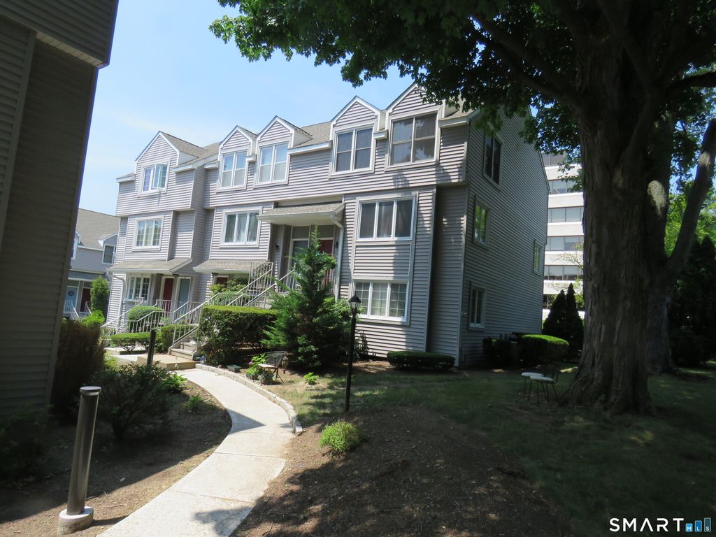 Photo of 2700 Bedford Street #O, Stamford, CT 06905 (MLS # 24169832)