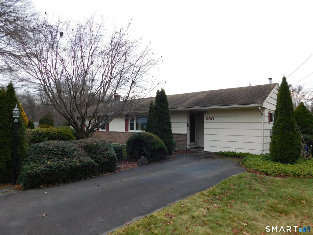 Photo of 360 Narrow Lane, Orange, CT 06477 (MLS # 24144299)