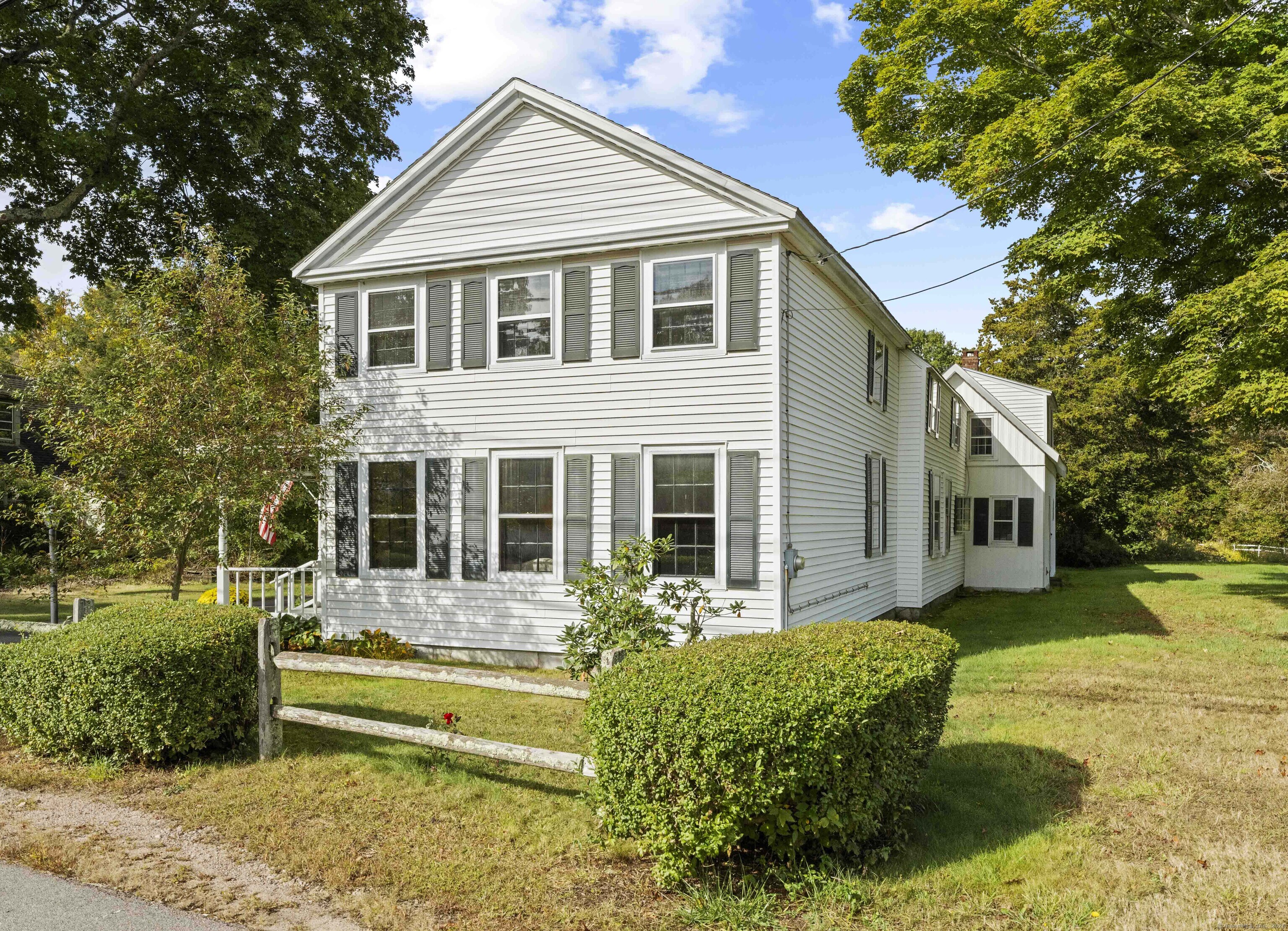 Main Street, Stonington, Connecticut - 4 Bedrooms  
2 Bathrooms  
8 Rooms - 