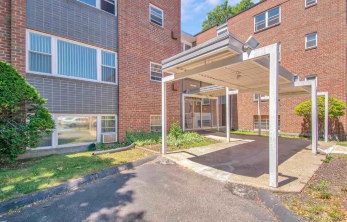 Property for Sale at Wolcott Hill Road Apt B8, Wethersfield, Connecticut - Bedrooms: 1 
Bathrooms: 1 
Rooms: 3  - $149,000