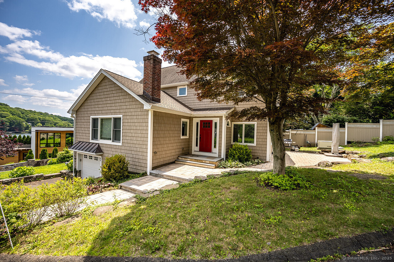 32 Lakeshore N