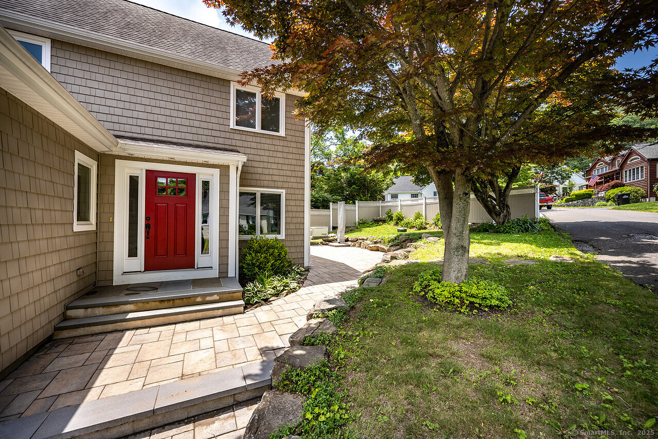 32 Lakeshore N