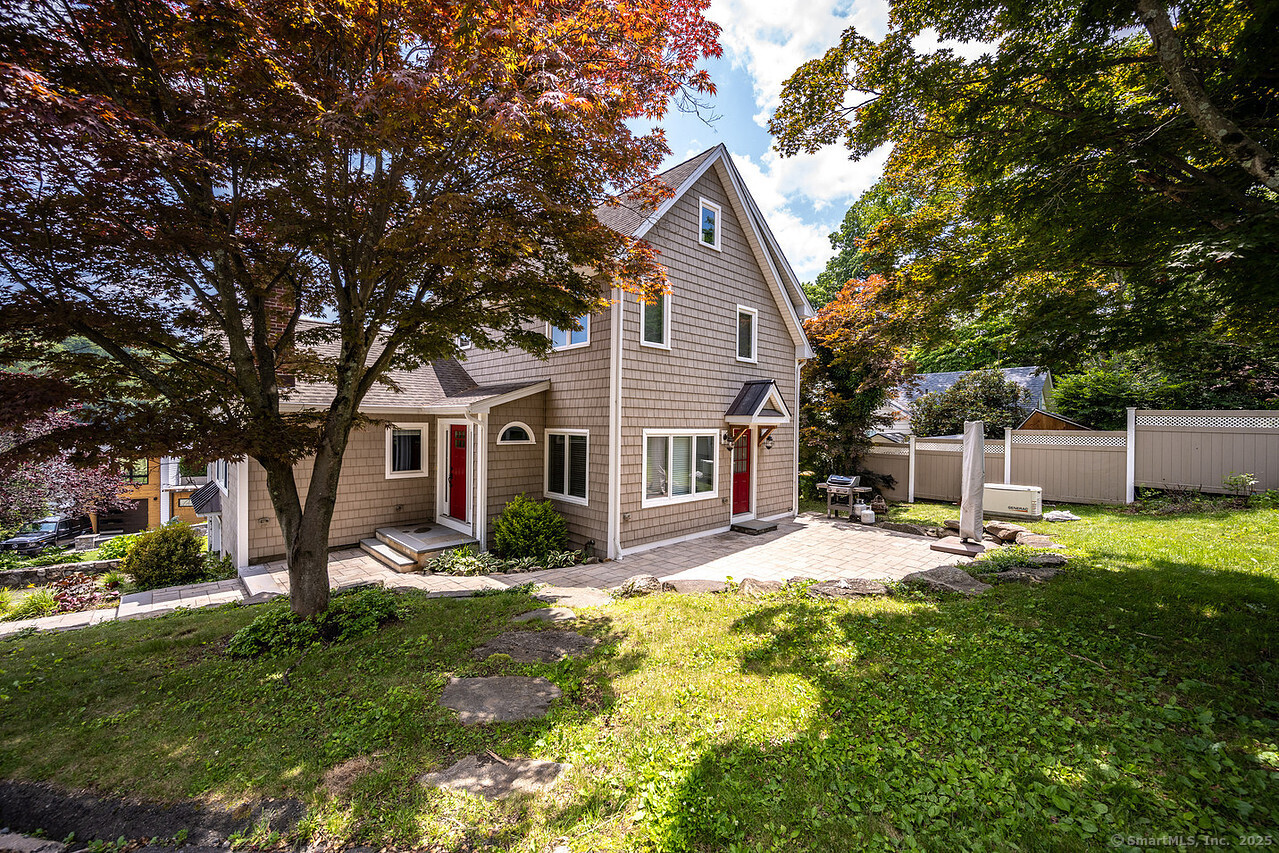 32 Lakeshore N