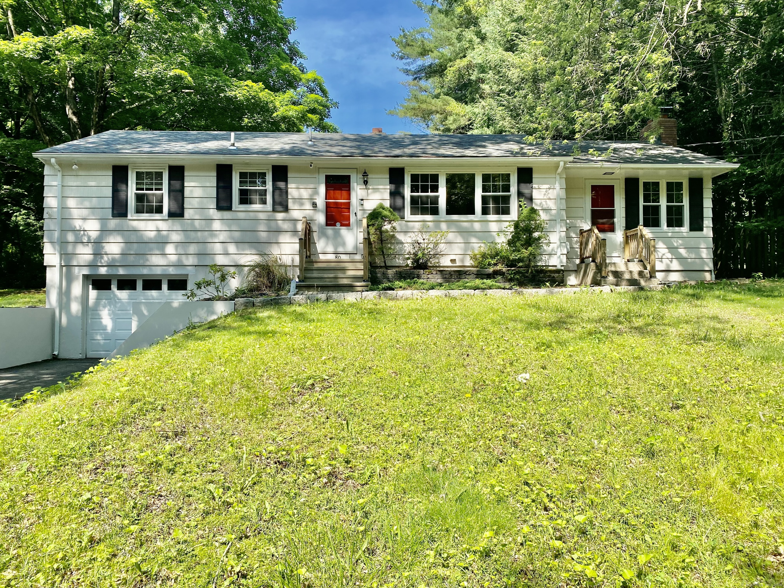 Property for Sale at Murlyn Road, Hamden, Connecticut - Bedrooms: 3 
Bathrooms: 1 
Rooms: 6  - $349,995