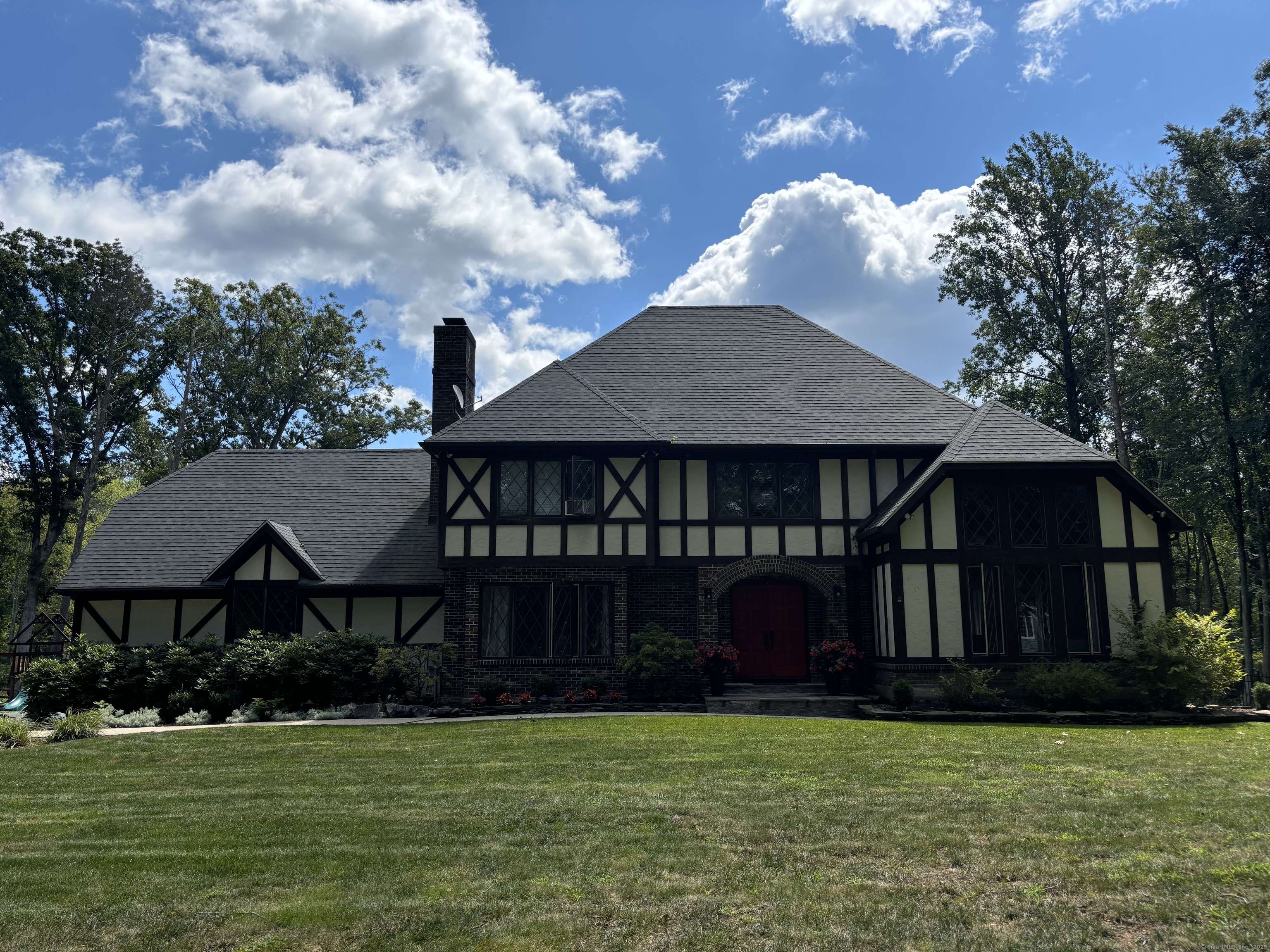 Photo 1 of Pine Brook Court, Cheshire, Connecticut, $989,000, Web #: 24068445