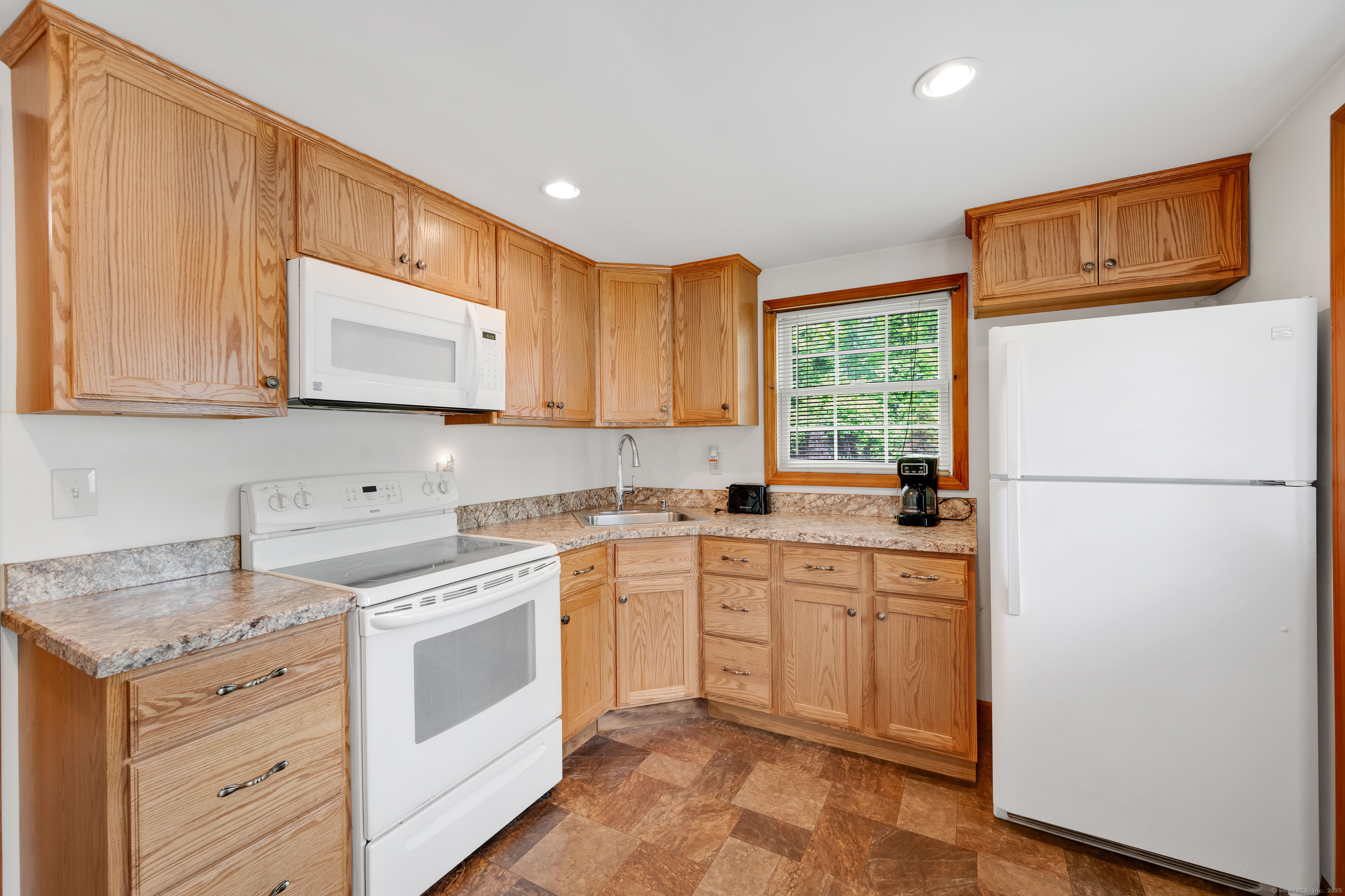 40 W View Drive, Enfield, Connecticut image 8