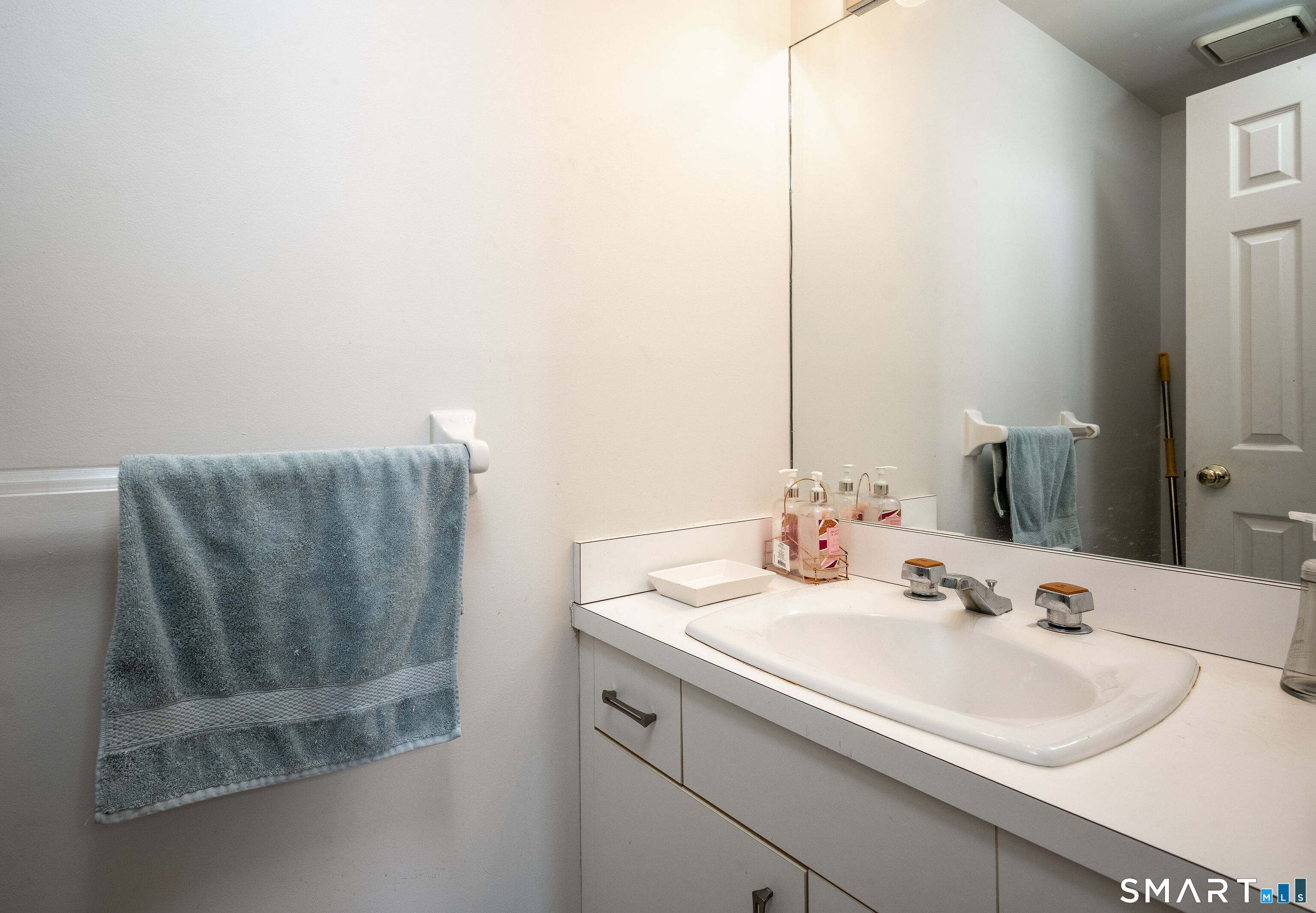 11 Boulevard Drive 1-3