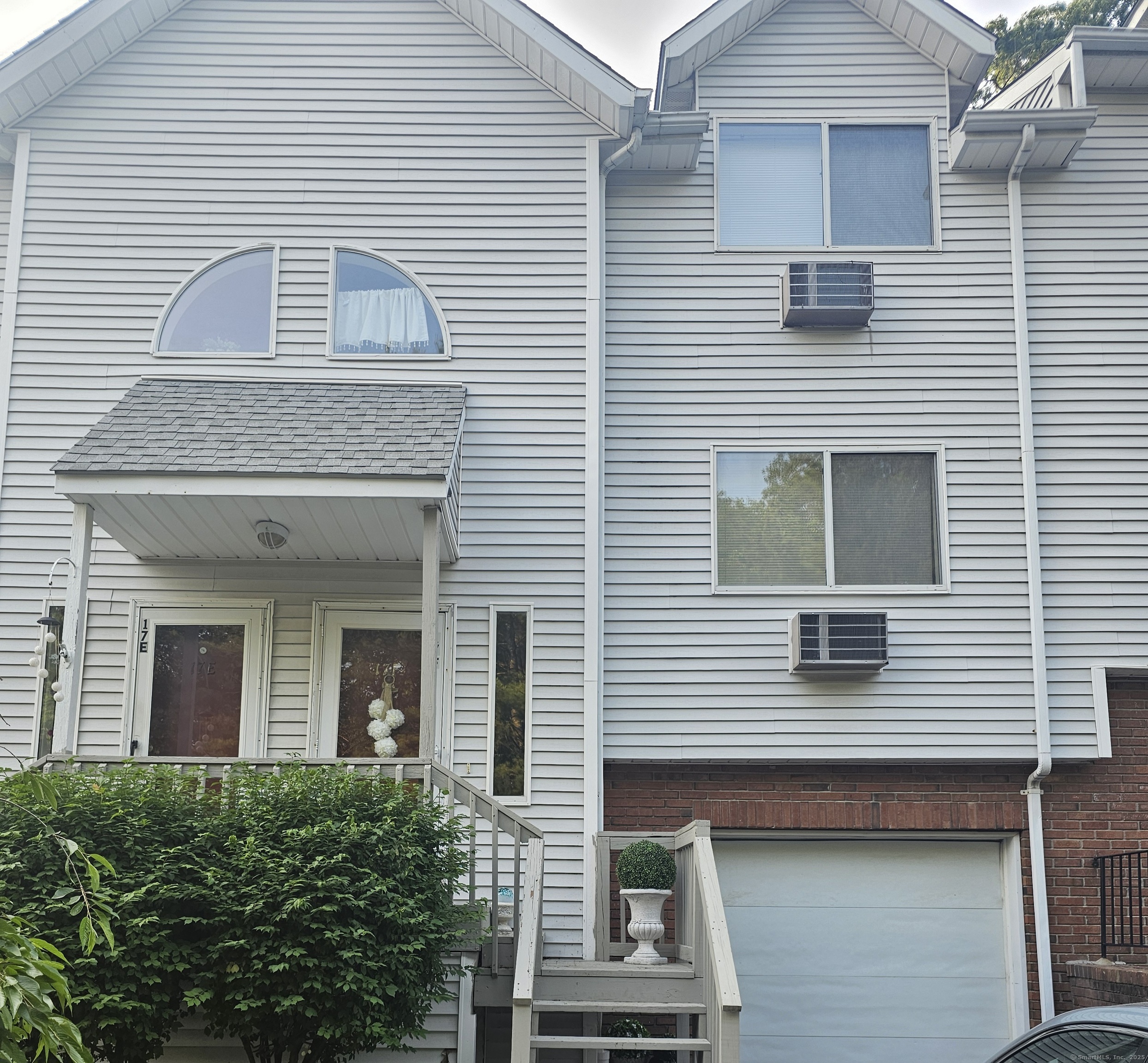 Property for Sale at Oronoke Road 17F, Waterbury, Connecticut - Bedrooms: 2 
Bathrooms: 2 
Rooms: 5  - $239,900