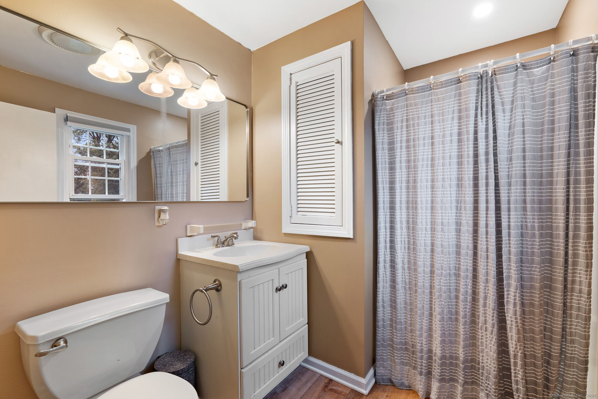 Marlborough, Connecticut 06447, United States, 4 Bedrooms Bedrooms, ,3 BathroomsBathrooms,Residential,Pending,216446