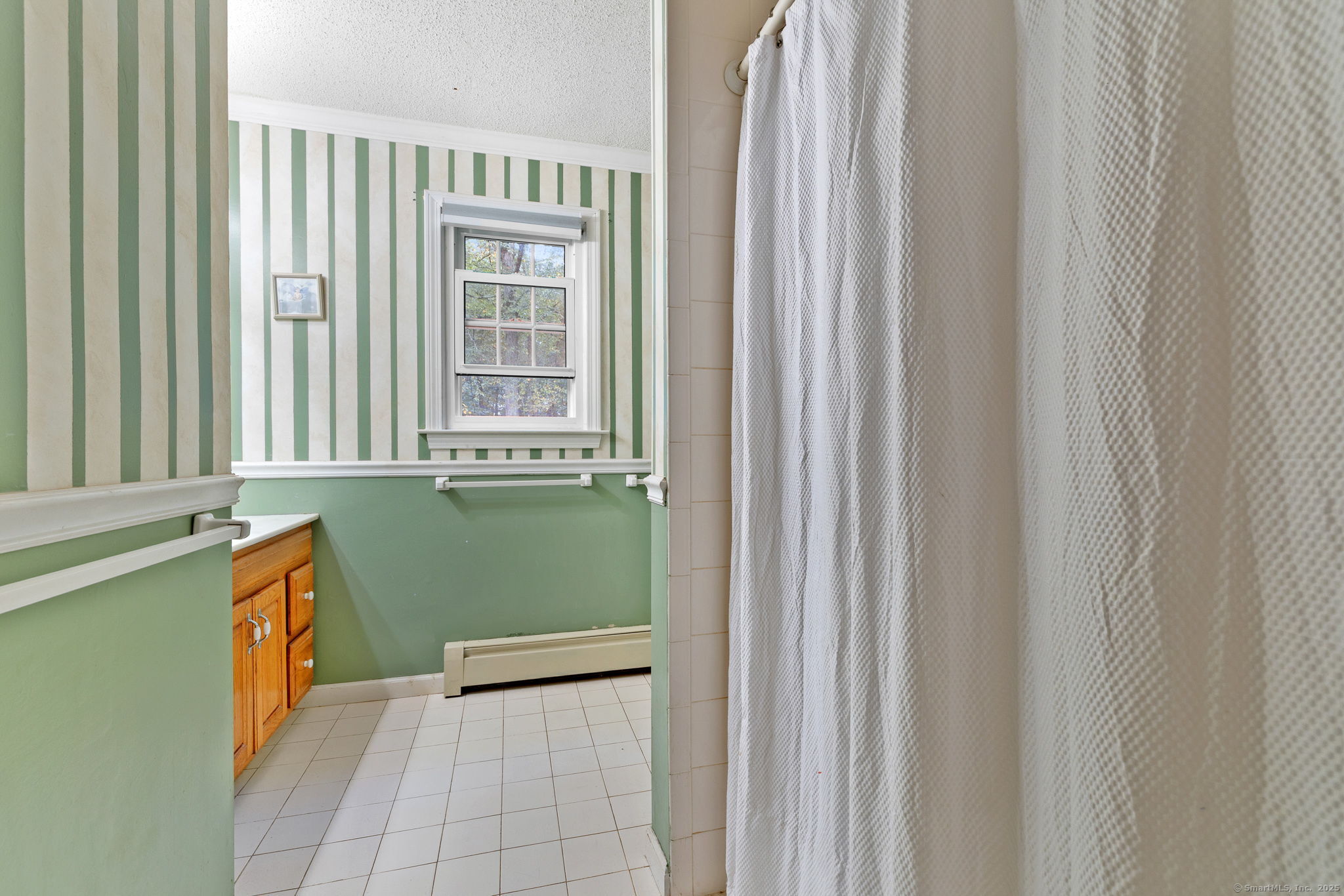 Marlborough, Connecticut 06447, United States, 4 Bedrooms Bedrooms, ,3 BathroomsBathrooms,Residential,Pending,216446