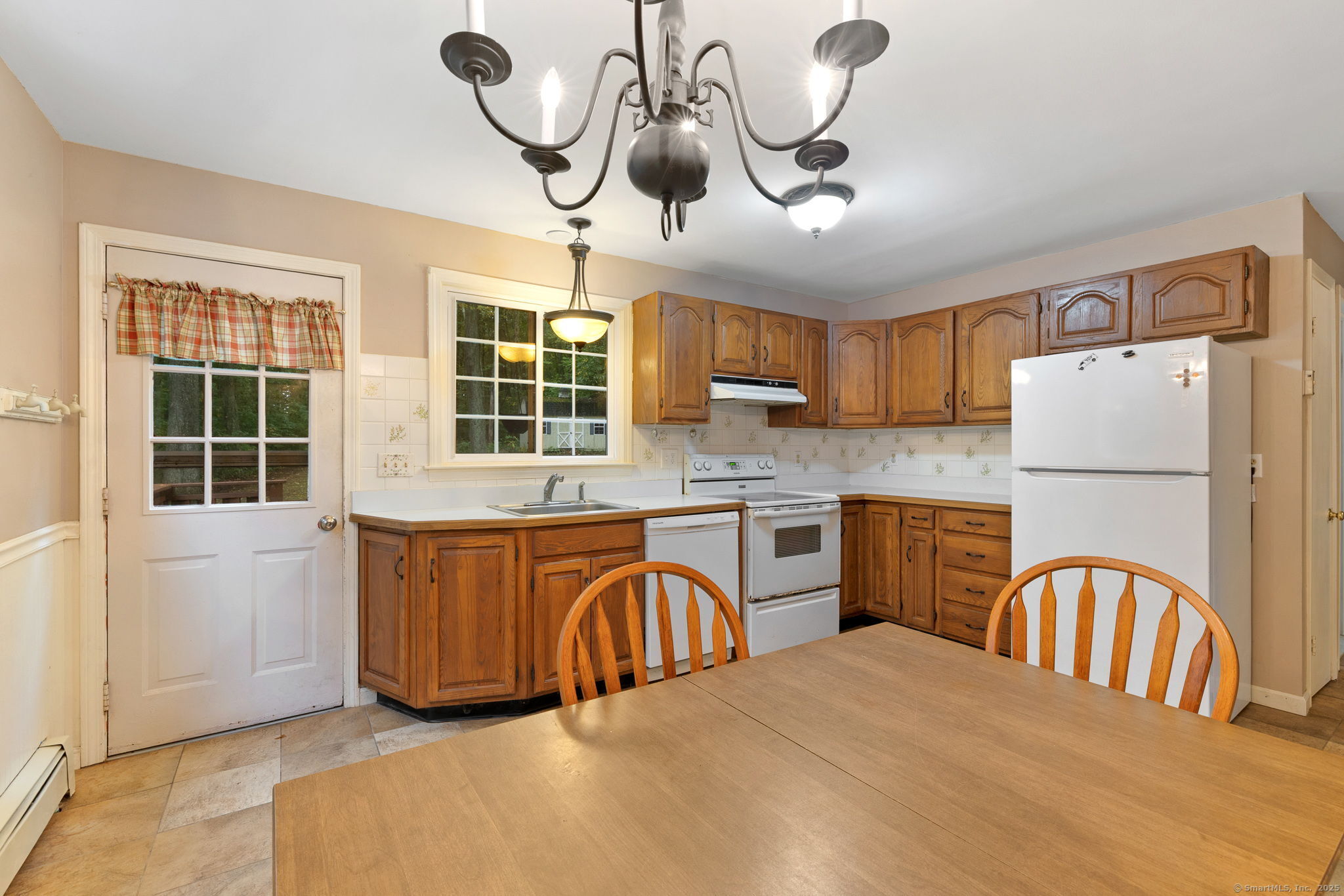 Marlborough, Connecticut 06447, United States, 4 Bedrooms Bedrooms, ,3 BathroomsBathrooms,Residential,Pending,216446