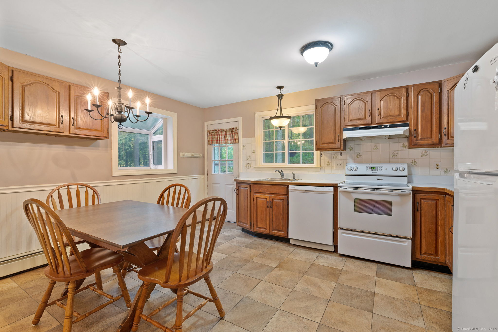 Marlborough, Connecticut 06447, United States, 4 Bedrooms Bedrooms, ,3 BathroomsBathrooms,Residential,Pending,216446