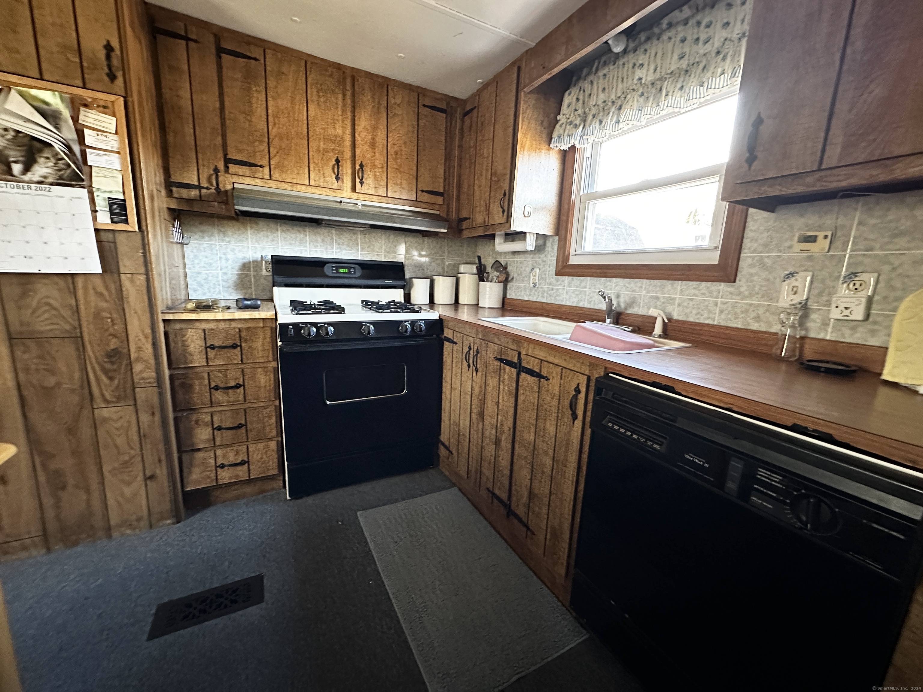 8 Sunshine Terrace, Thompson, Connecticut image 14