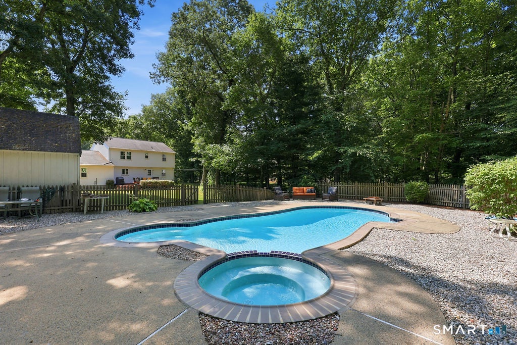 305 Eastbury Hill Road